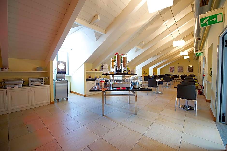 Best Western Crystal Palace Hotel