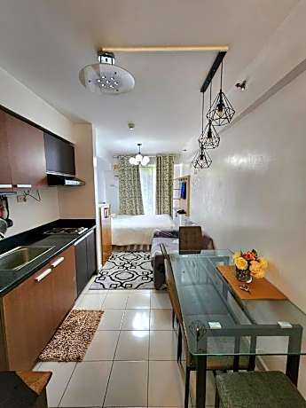 NORTHPOINT CONDO Free Airport Pick Up for 3 nights stay or more