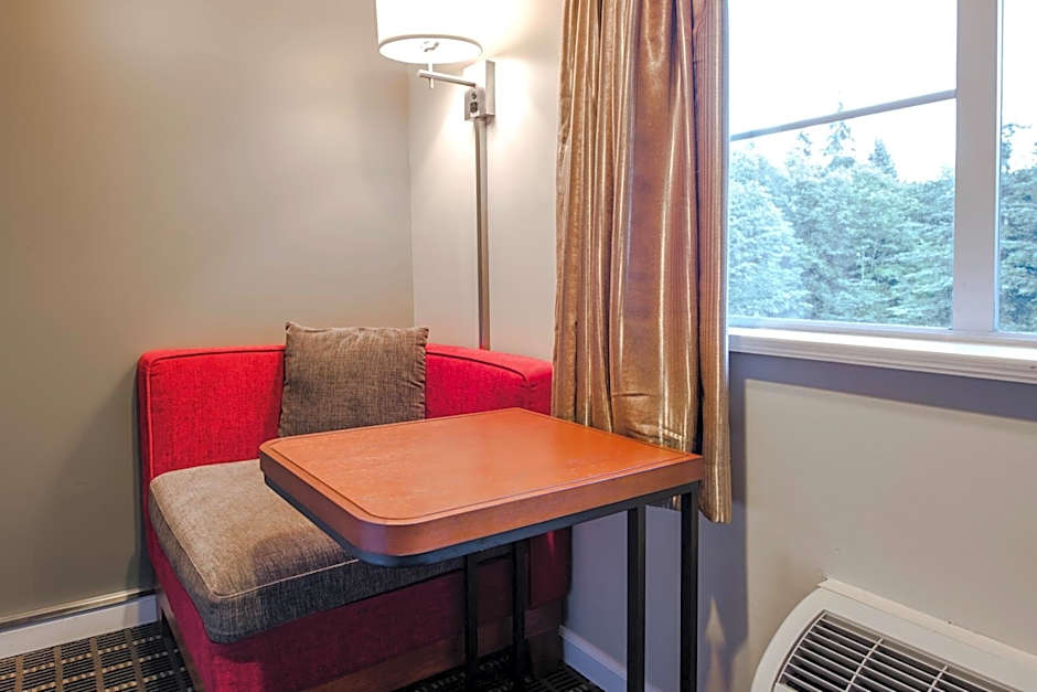 Gibsons Garden Hotel