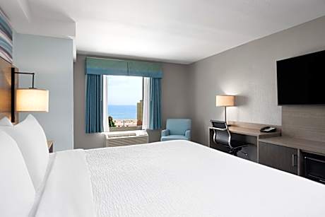 Standard King Room with Shower - Communications/Mobility Accessible