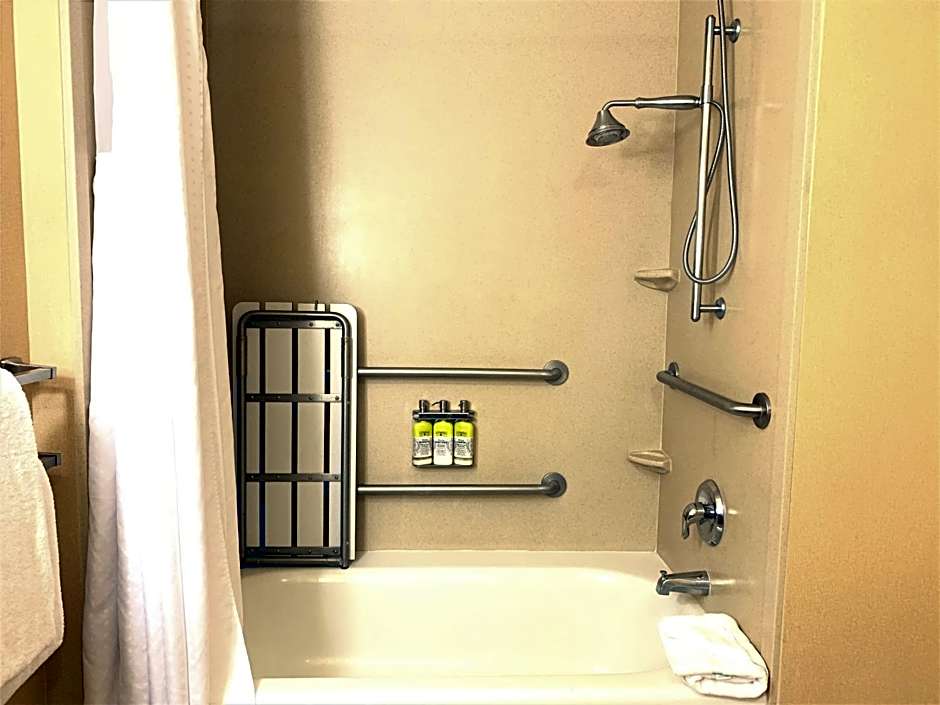 Holiday Inn Express & Suites Fresno Northwest-Herndon By IHG