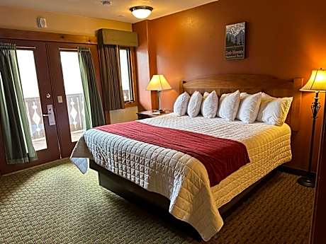 Standard King with Fireplace and Kitchenette (Non-Pet Friendly)