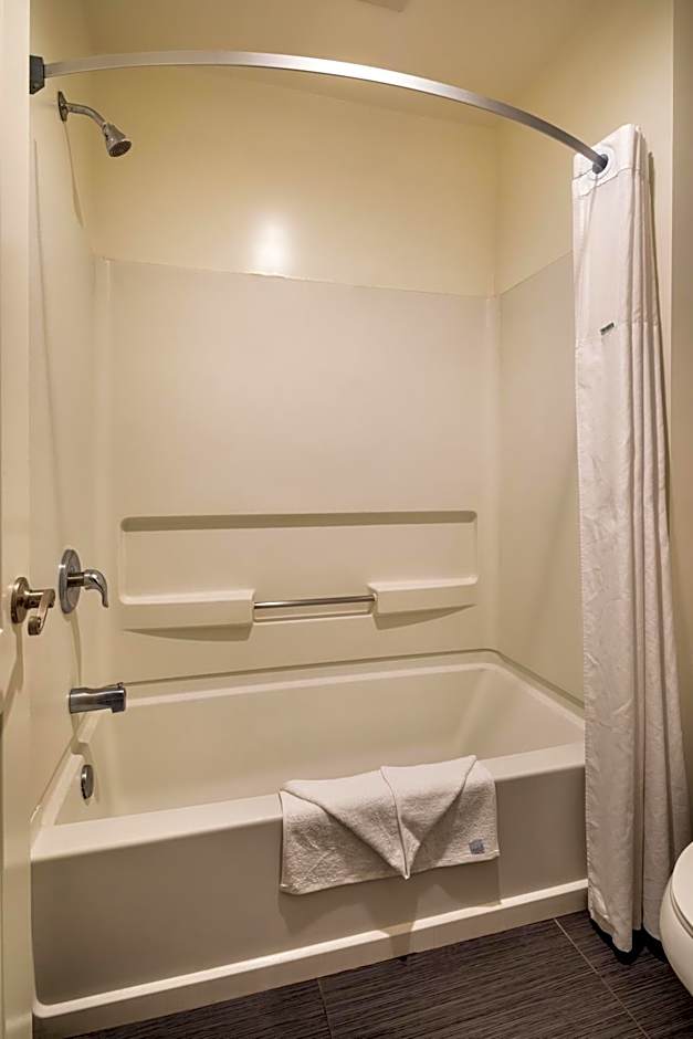 Travelodge by Wyndham LAX South