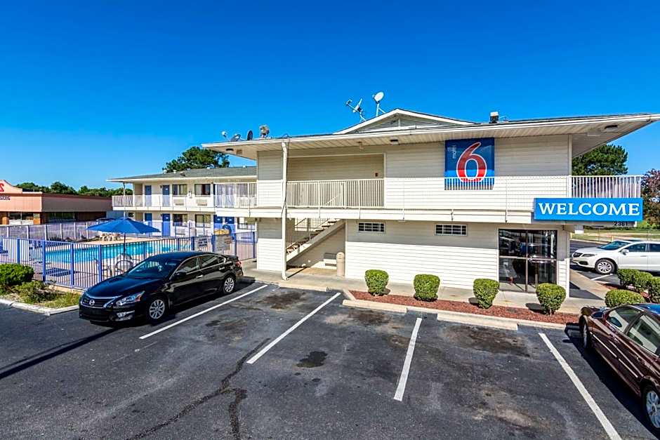Motel 6-Lumberton, NC