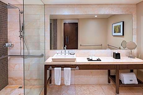 Deluxe Room, 1 King Bed, Non Smoking, Corner