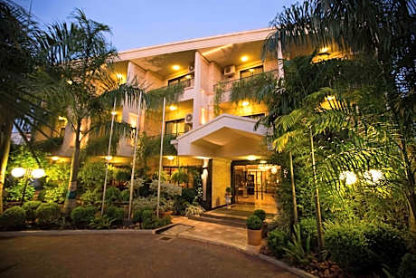 Las Ventanas Suites Hotel