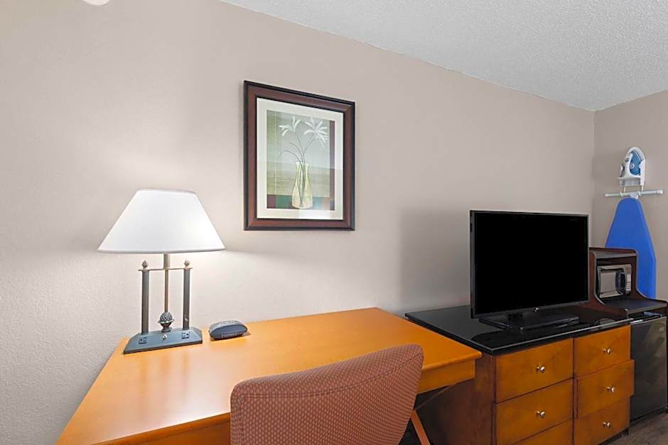 Baymont by Wyndham Knoxville I-75