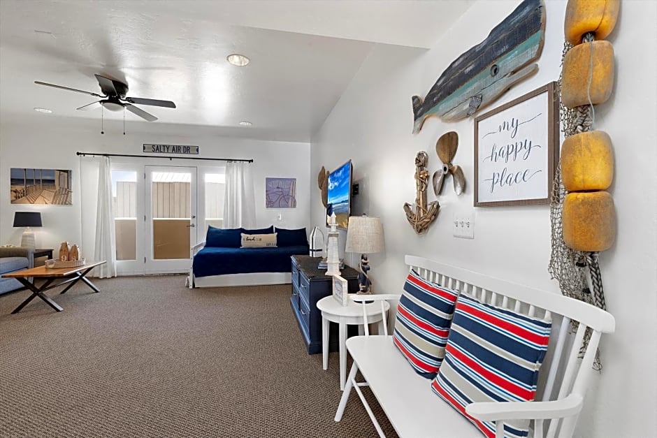 Beach House Inn & Suites