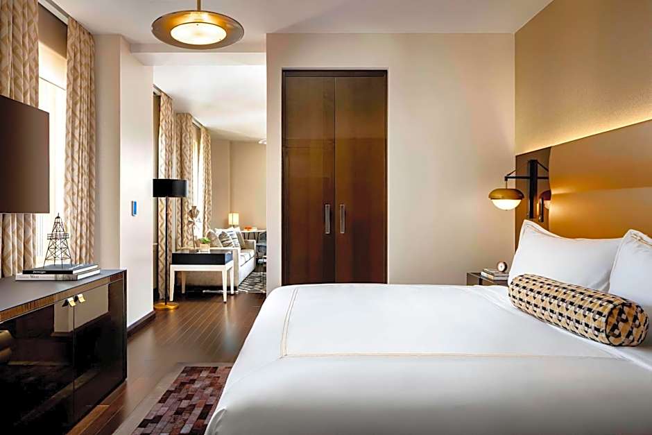 The Sinclair, Autograph Collection