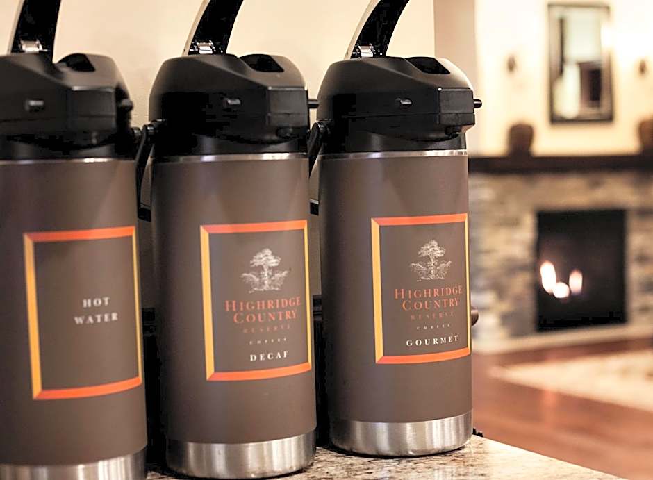 Travelodge Suites by Wyndham Regina - Eastgate Bay