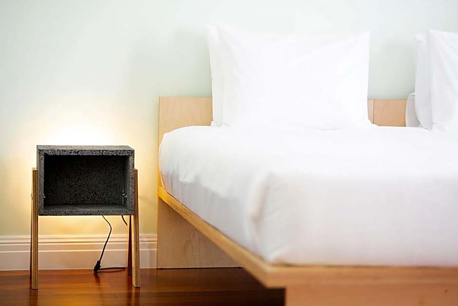 SALT LIPS - Azores Surf Experience