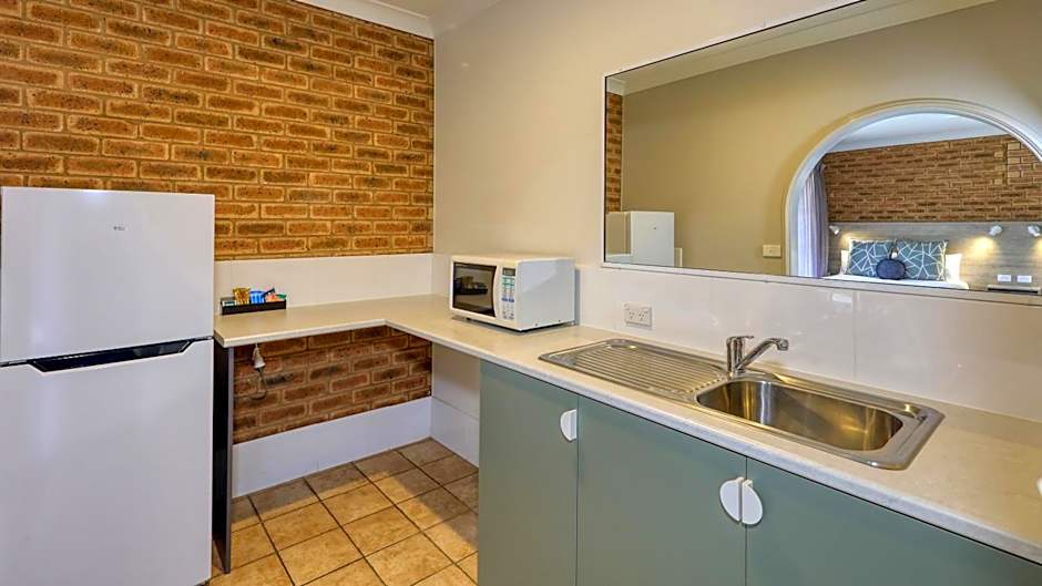 Hamilton Henry Parkes Motor Inn