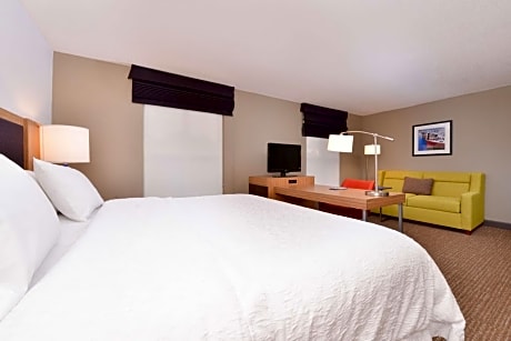 King Room with King Bed - Non-Smoking
