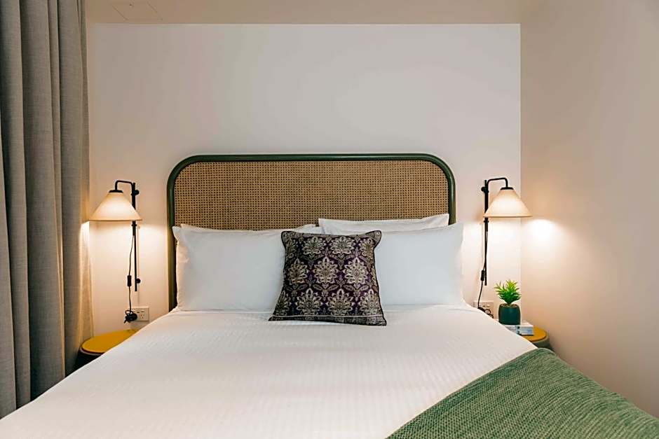 The Sarah by Urban Rest