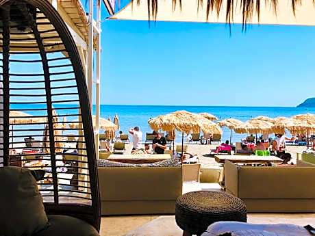 Cubaneros Holiday Inn