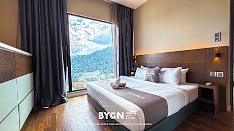 Premium One-Bedroom Triple Bed Suite