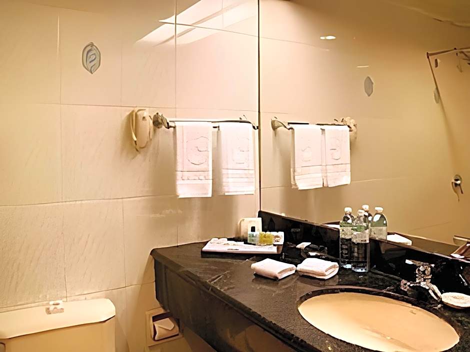 Kunming Green Land Hotel