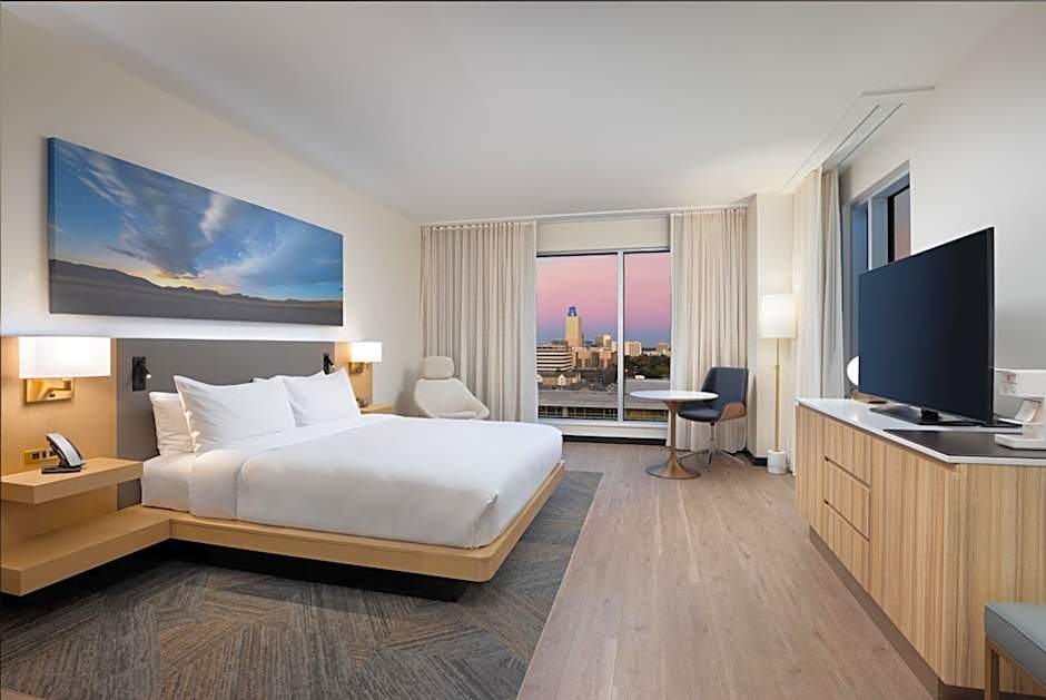 Photo 1 of 28 of Deluxe 1 King Bed, Accessible