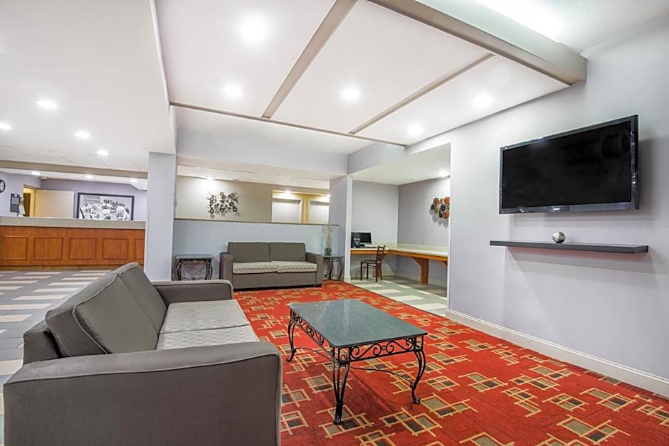 Super 8 by Wyndham Wichita South