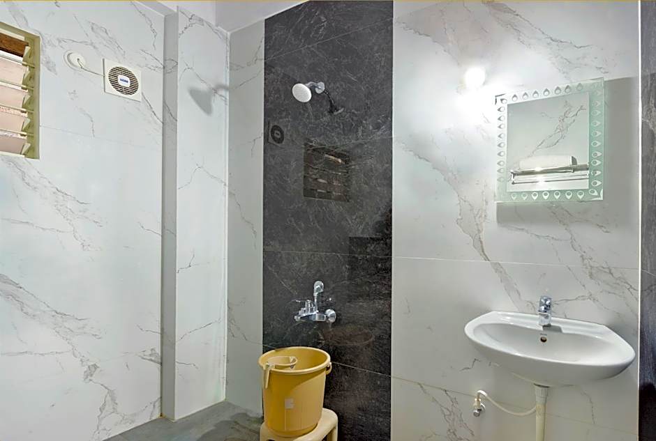 Mannars Deluxe Lodge