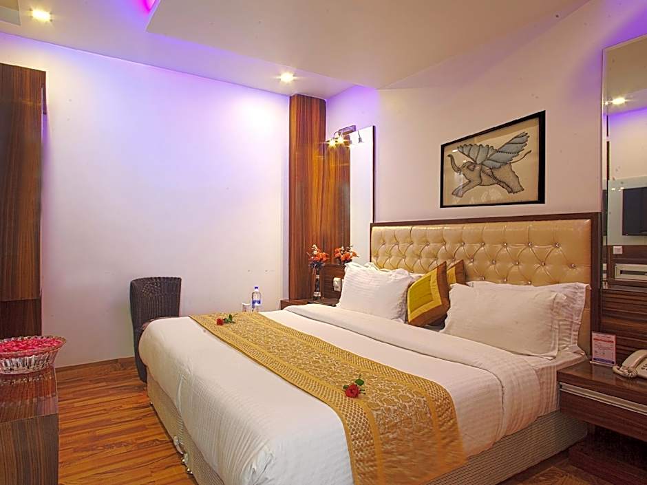 HOTEL DELHI 55 @ NEW DELHI RAILWAY STATION                                                      