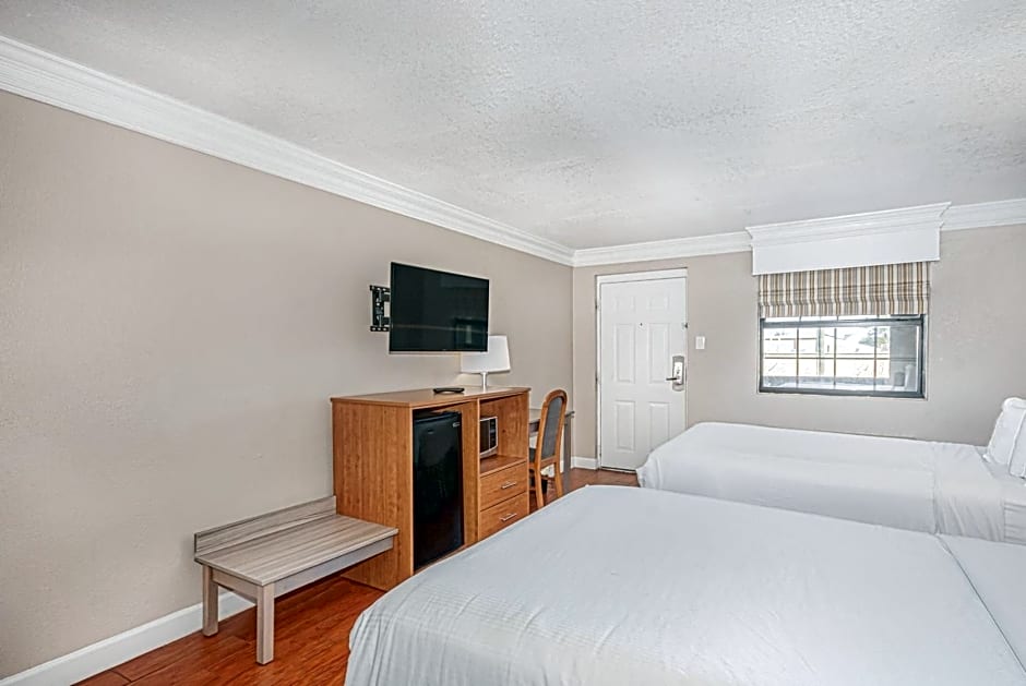 Casa Bella Inn & Suites