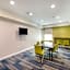 Holiday Inn Express Hotel & Suites Columbus By IHG