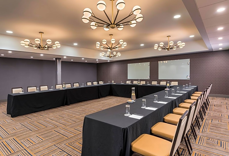 Crowne Plaza Providence-Warwick (Airport) by IHG