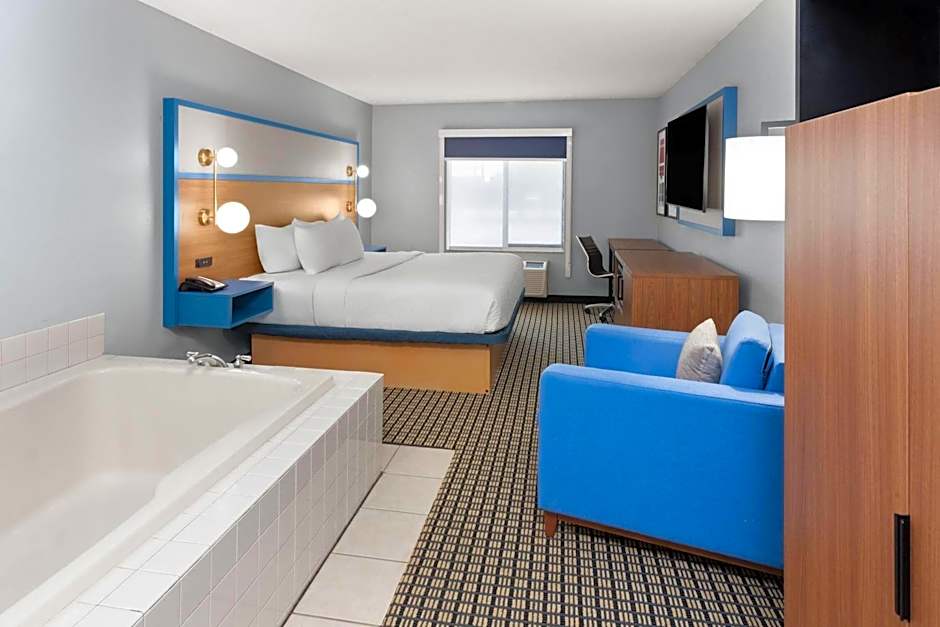AmericInn by Wyndham Reedsburg