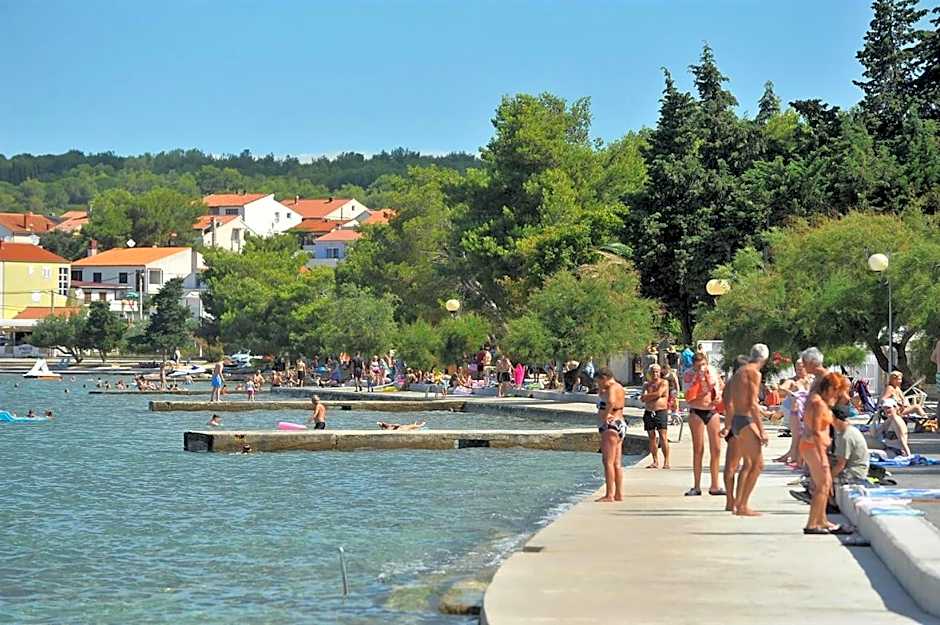 Cosy apartment 5min to beach Mirela Borik