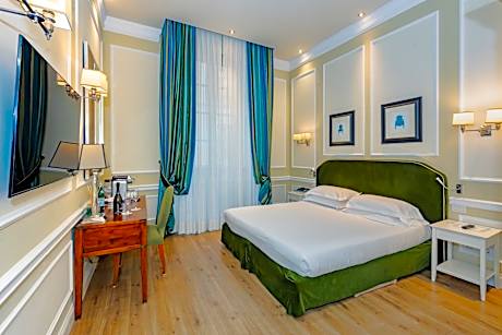 Deluxe Double or Twin Room with City View