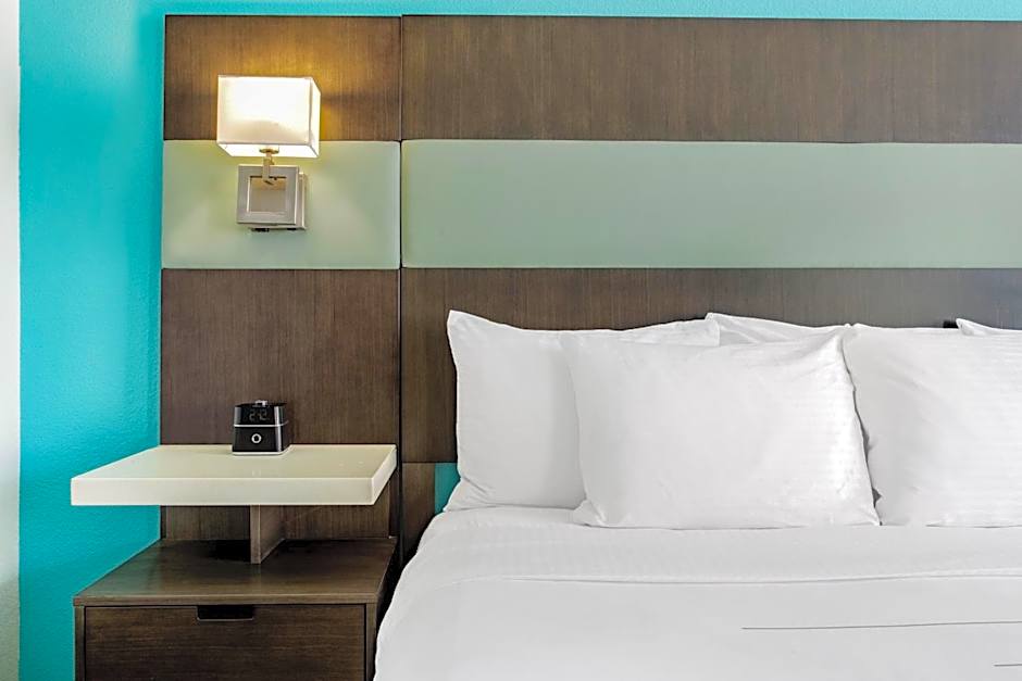 La Quinta Inn & Suites by Wyndham Northlake Ft. Worth