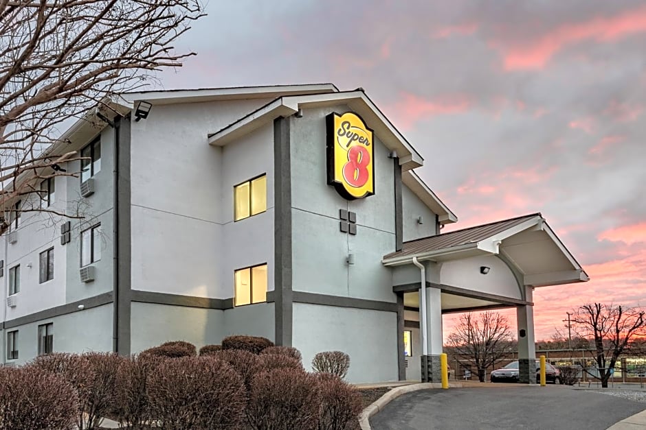 Super 8 by Wyndham Charlottesville