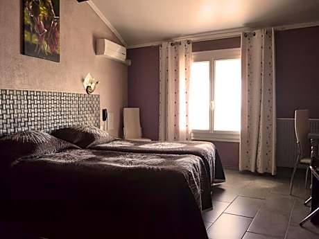 Twin room-Premium-Ensuite with Bath-Sea View