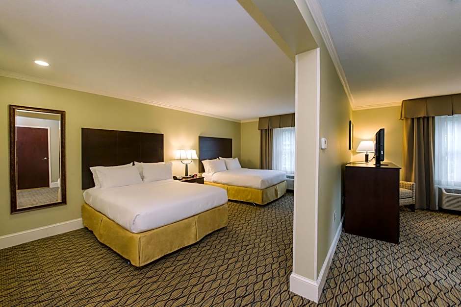 Holiday Inn Express & Suites Merrimack - Nashua by IHG