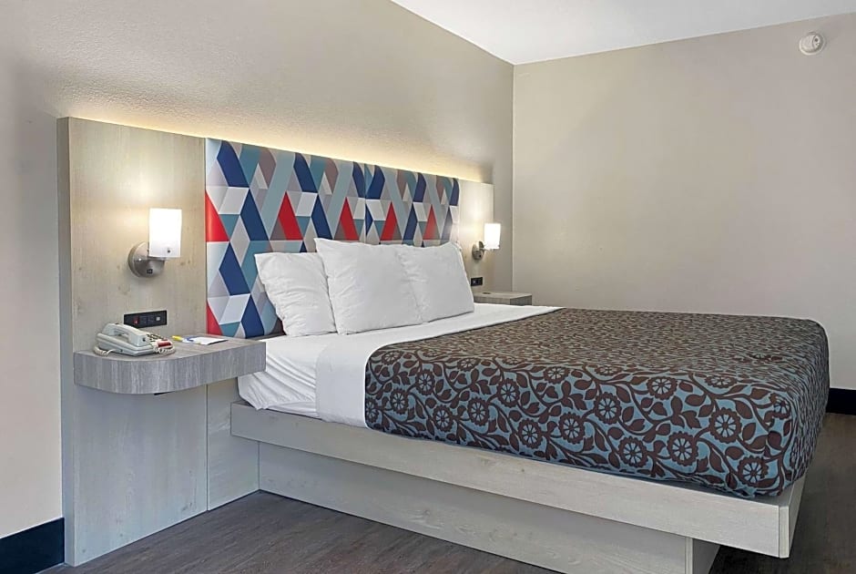 Days Inn & Suites by Wyndham Peachtree Corners Norcross