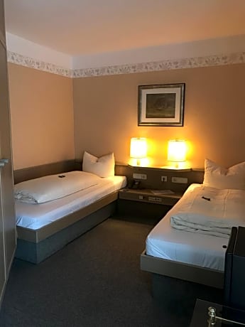 Twin Room with Balcony and Street View