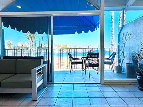 Foghorn Harbor Inn