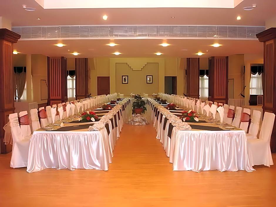 Le Grande Plaza Hotel