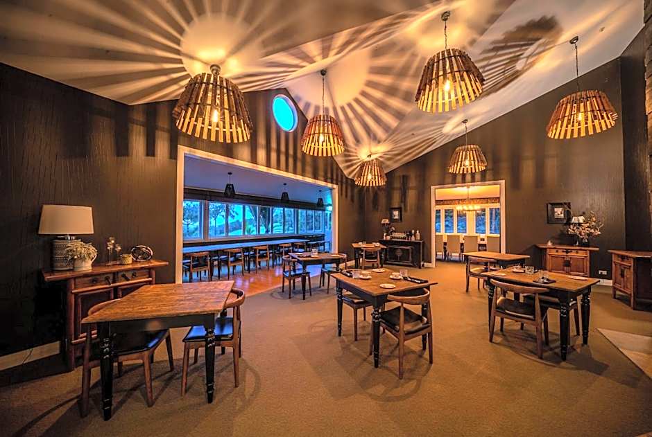 Woodhouse Mountain Lodge