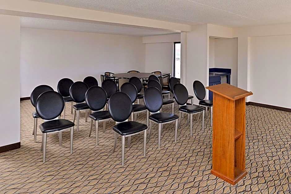 Quality Inn & Suites Matteson near I-57