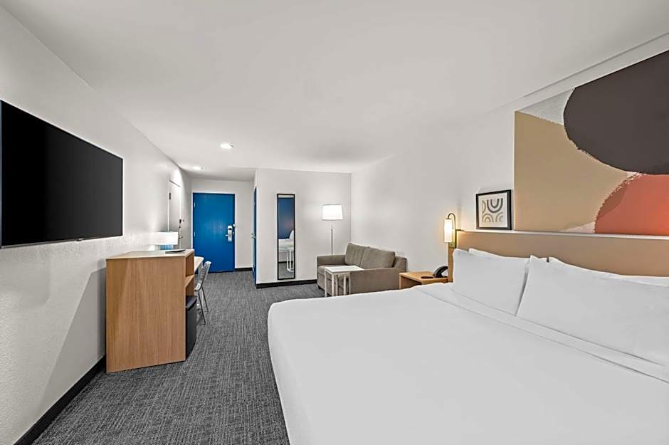 Spark by Hilton Sterling Dulles Airport