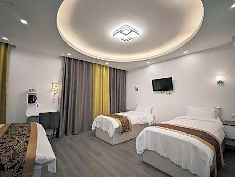Quadruple Room - 1 Double Bed  2 Single Beds