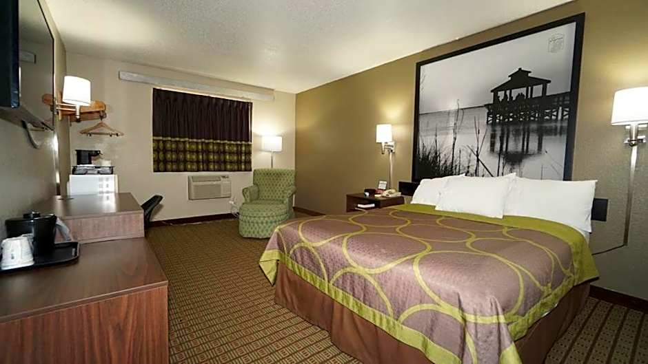 Super 8 by Wyndham Greenville