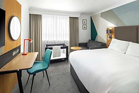 Premium Super King Room with Single Sofa Bed