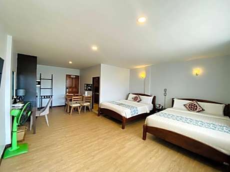 Quadruple Room with Private Bathroom