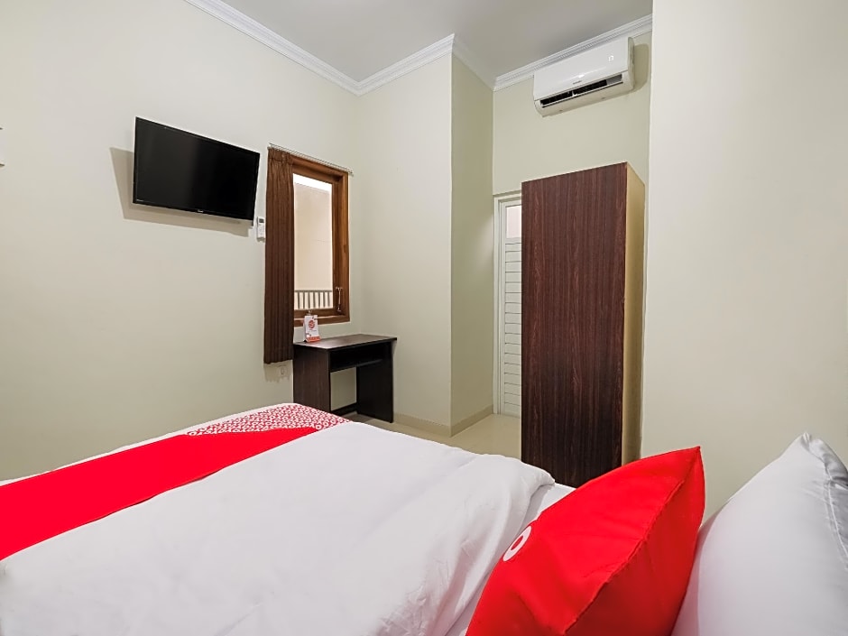 OYO 90045 Annafi Apartel