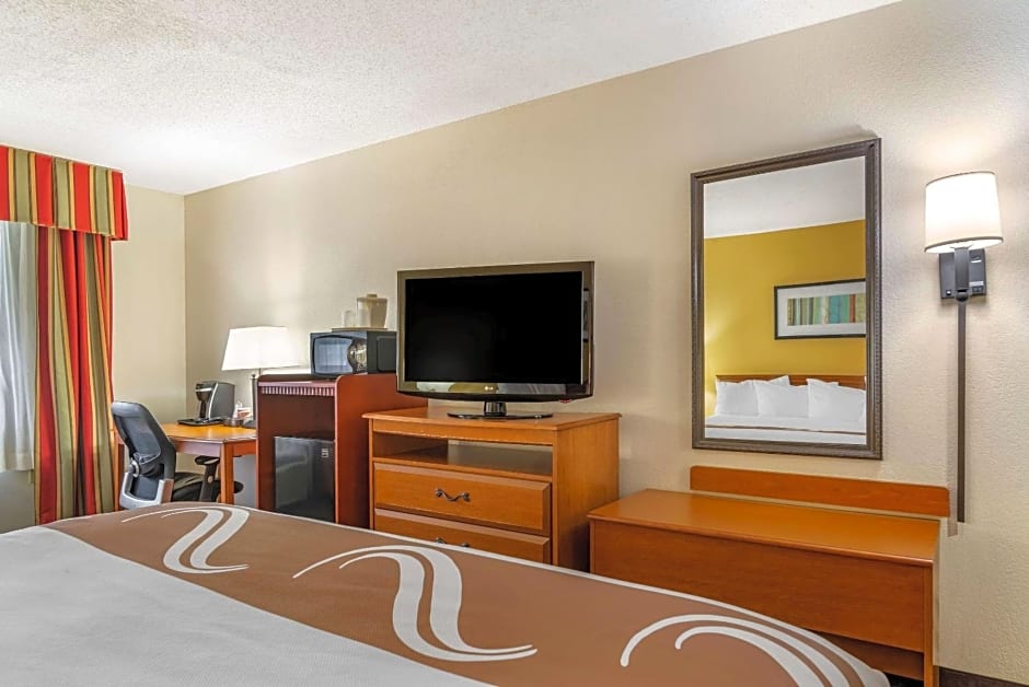 Quality Inn Fayetteville Near Historic Downtown Square