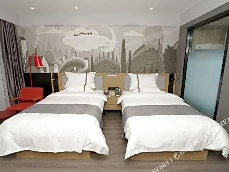 Thank U Hotel(Yilong Lingxiu Jiangshan Store)