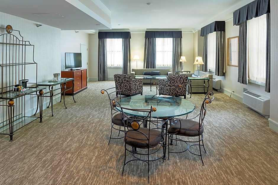 Hilton Cincinnati Netherland Plaza